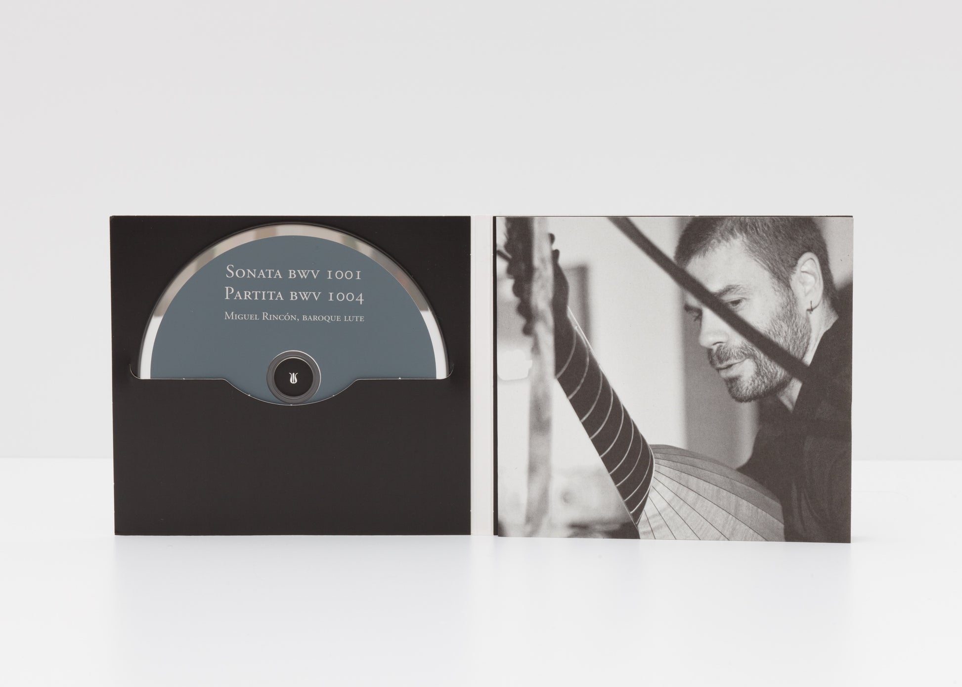 Digipack detail of the album "J.S. Bach BWV 1001 & 1004" by Miguel Rincon