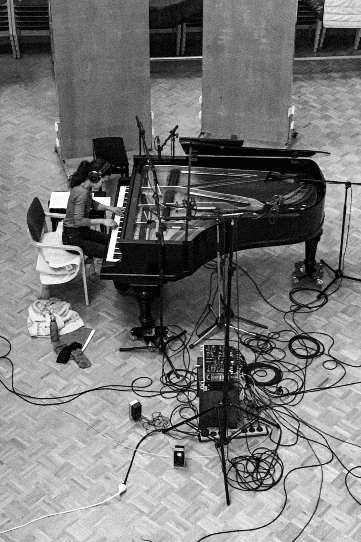 Maren Gamper playing the piano during the recording sessions of her album  "Erdenschwere" in the Klanghaus am See, Klein Jasedow, Germany, in December 2025