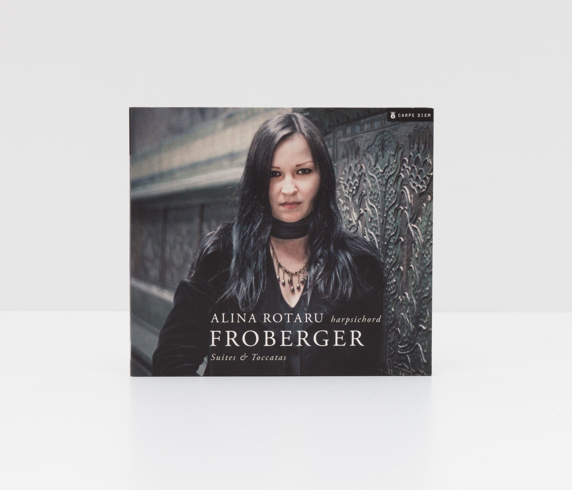 Digipack album cover of "Froberger: Toccatas & Suites" by Alina Rotaru (harpsichord), showing a portrait of the artist
