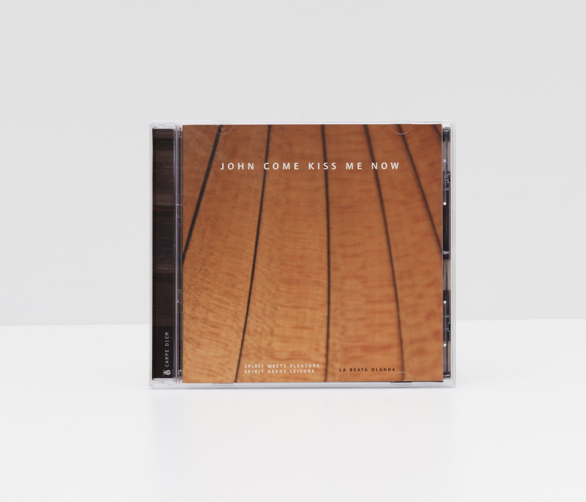 Jewelcase album cover of "John come kiss me now" by La Beata Olanda showing the wooden back of a lute.