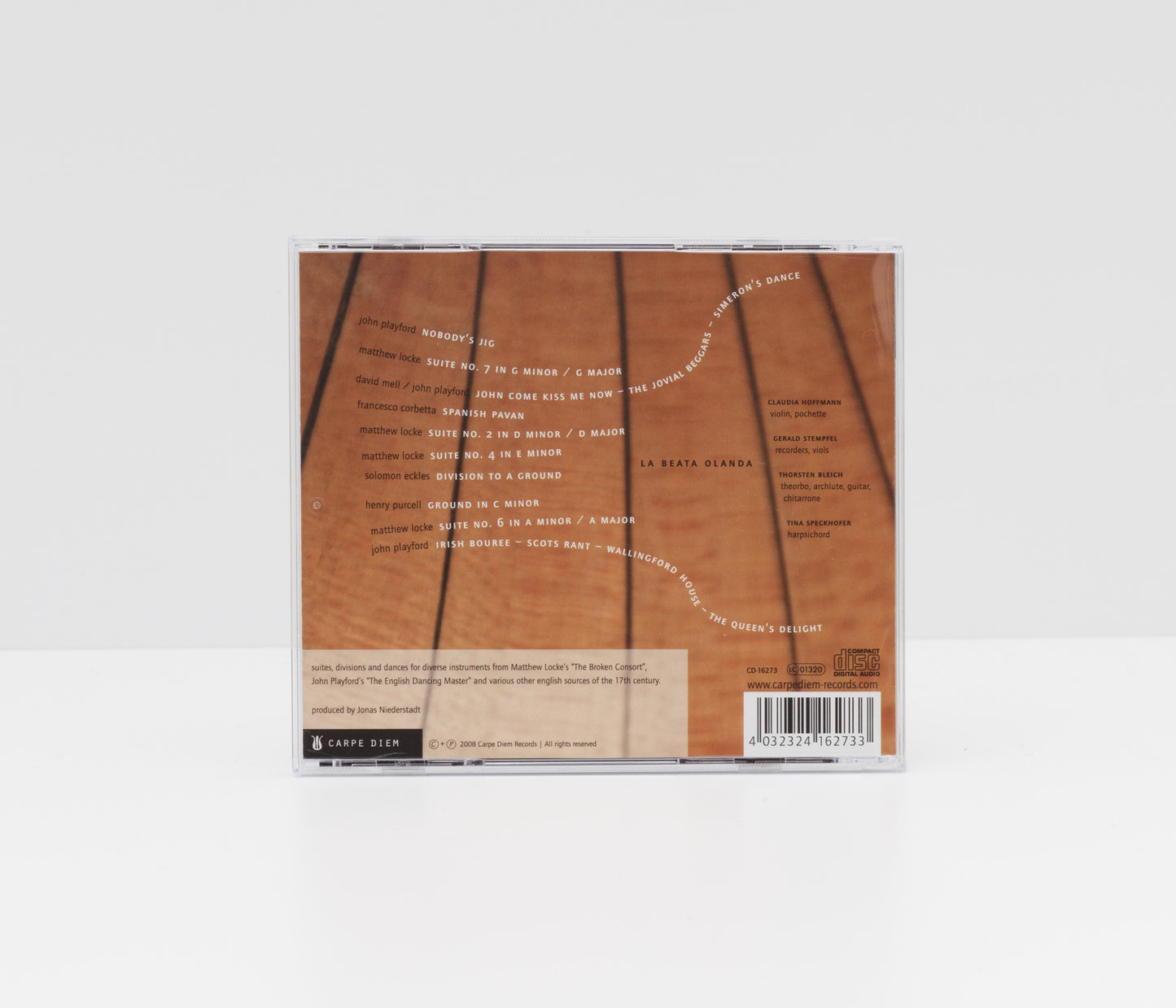 Jewelcase back cover of "John come kiss me now" by La Beata Olanda showing the wooden back of a lute and the tracklist. 