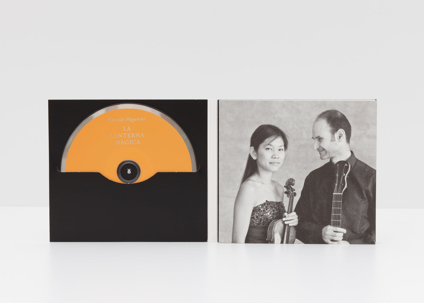 Digipack detail of "La Lanterna Magica" by Keiko Yamaguchi (violin) and Rosario Conte (guitar)