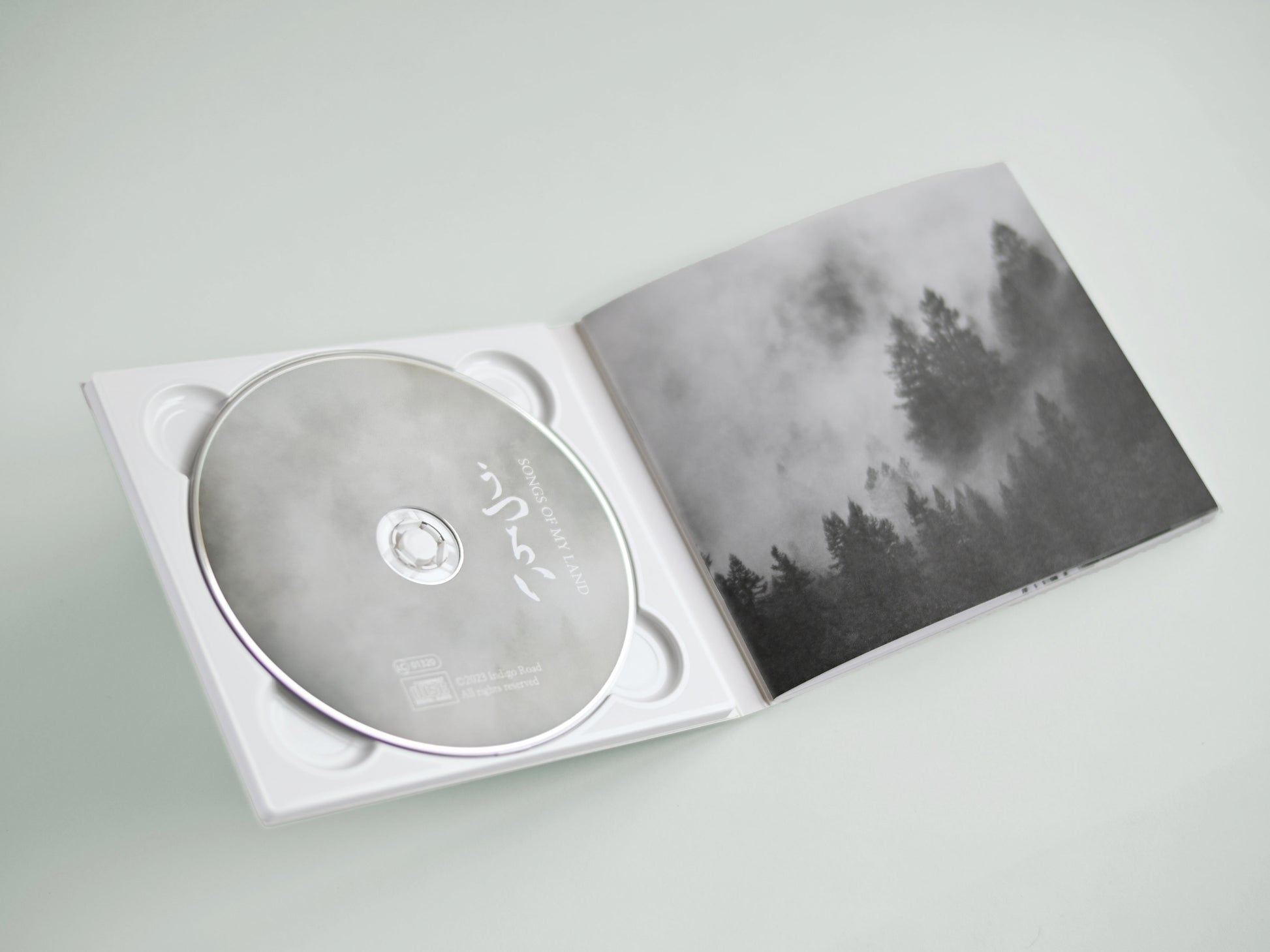 Digipack detail of the album "Songs of my land" by Chiyomi Yamada and Baobab