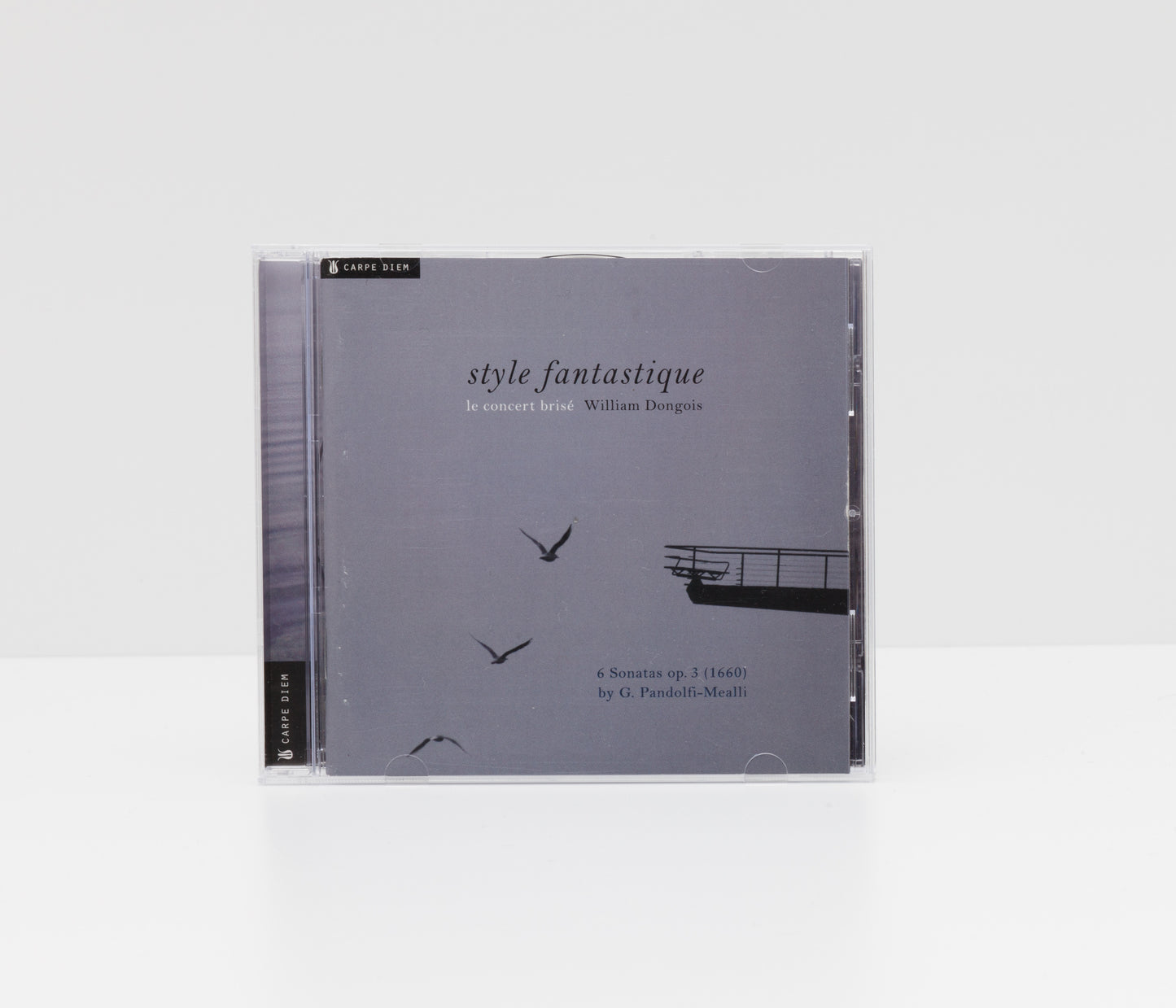 Jewelcase album cover of "Style Fantastique" by Le Concert Brise & William Dongois, showing three birds flying in a mysty sky. 