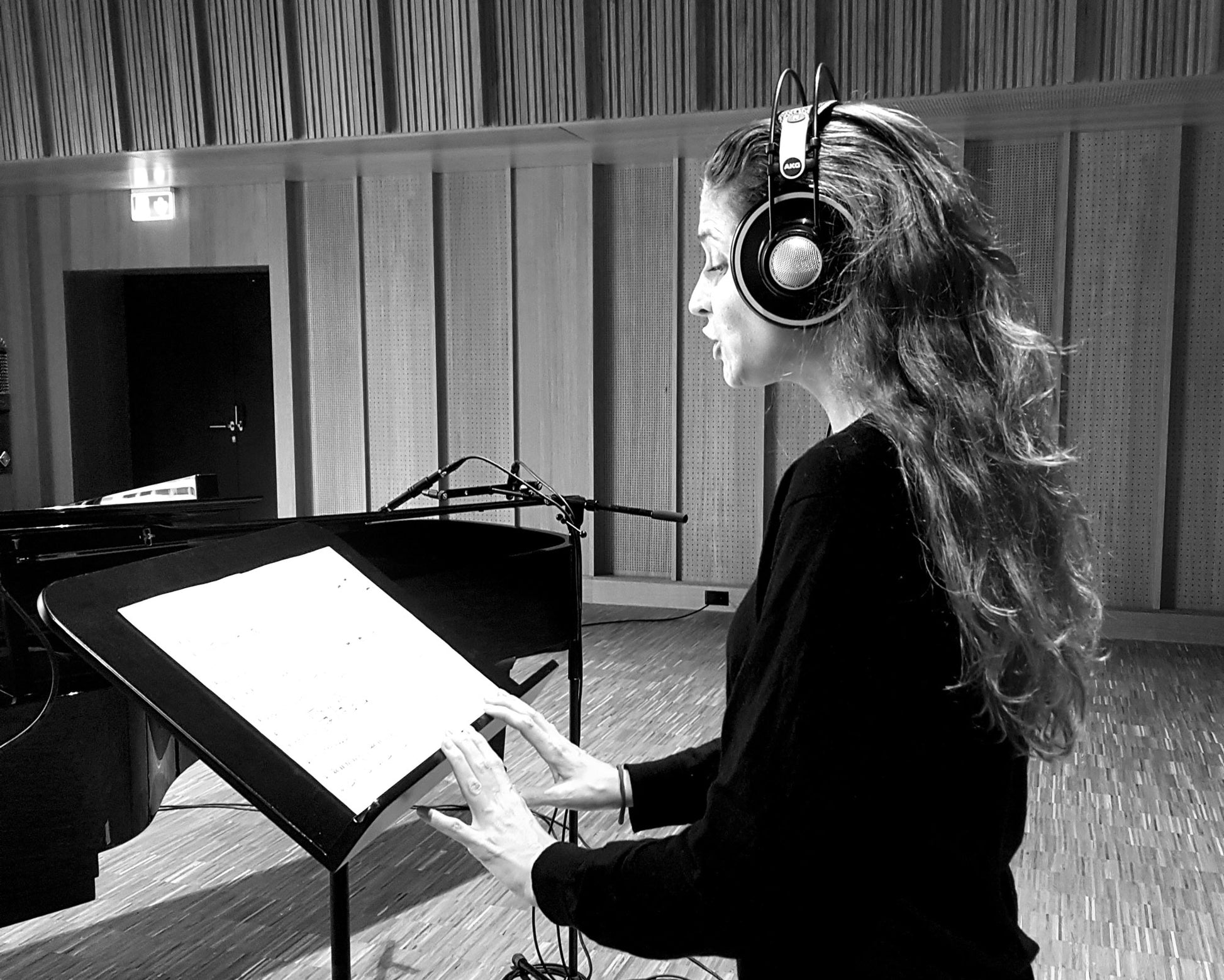 Viviane Hasler singing during the recording sessions for "Melodies d'Ailleurs" in the Orchesterhaus Kriens, Switzerland