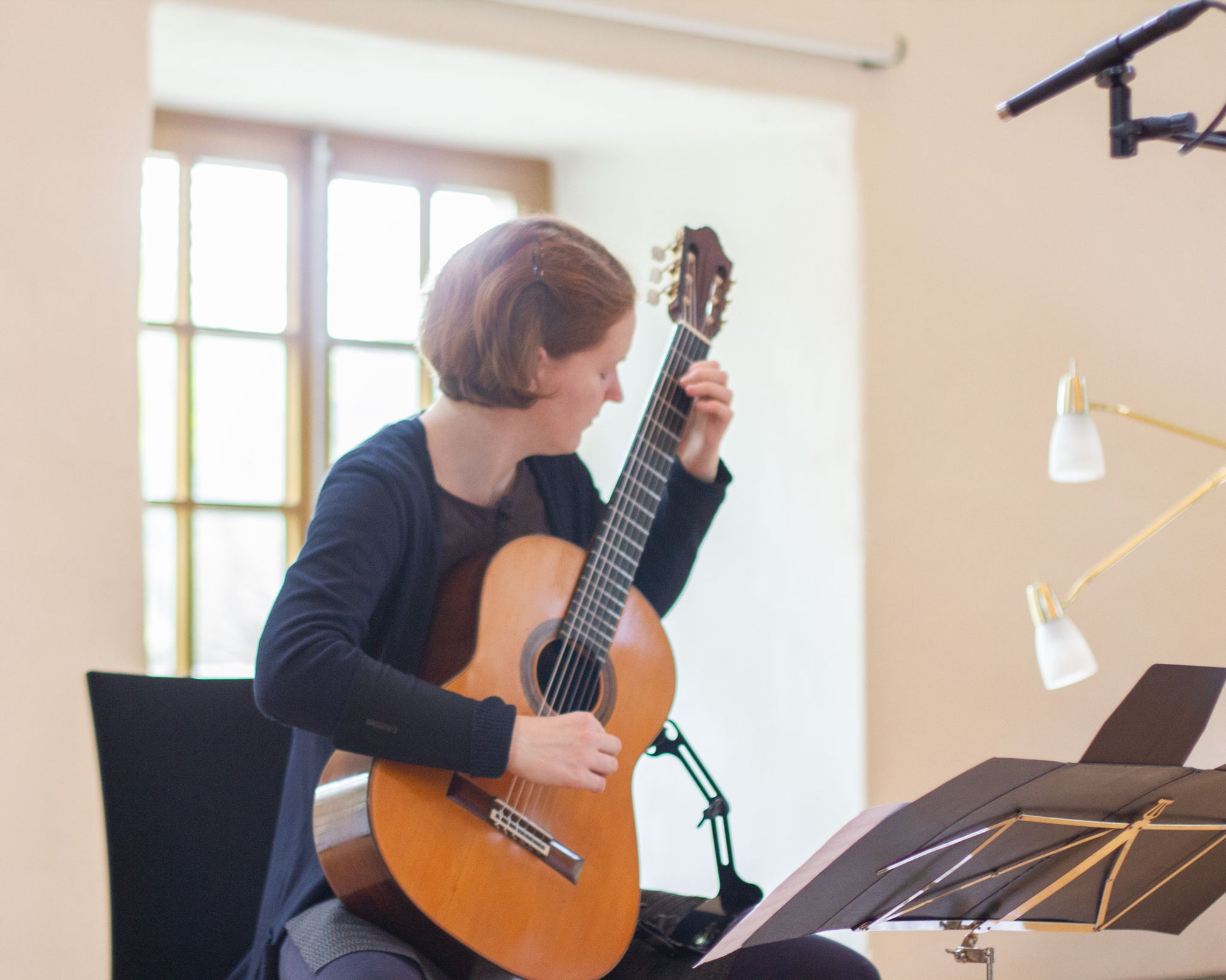 Elise Neumann playing guitar at the recording sessions for her solo album "Bach & Castelnuovo-Tedesco" for Carpe Diem Records in Schloss Borbeck, Essen, Germany. 