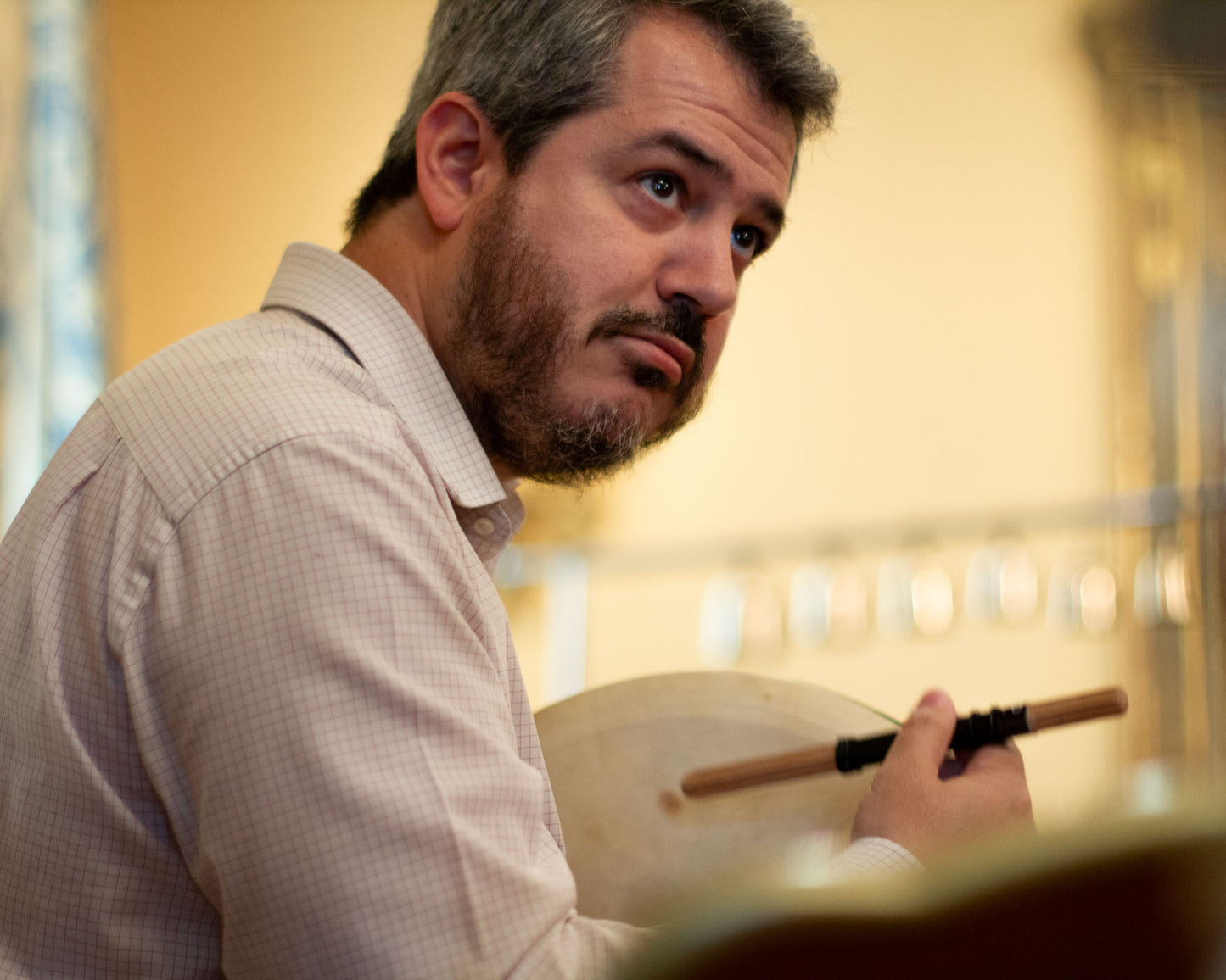 David Mayoral playing the bodhran at the recording sessions of the Hirundo Maris album "The Wind Rose" for Carpe Diem Records