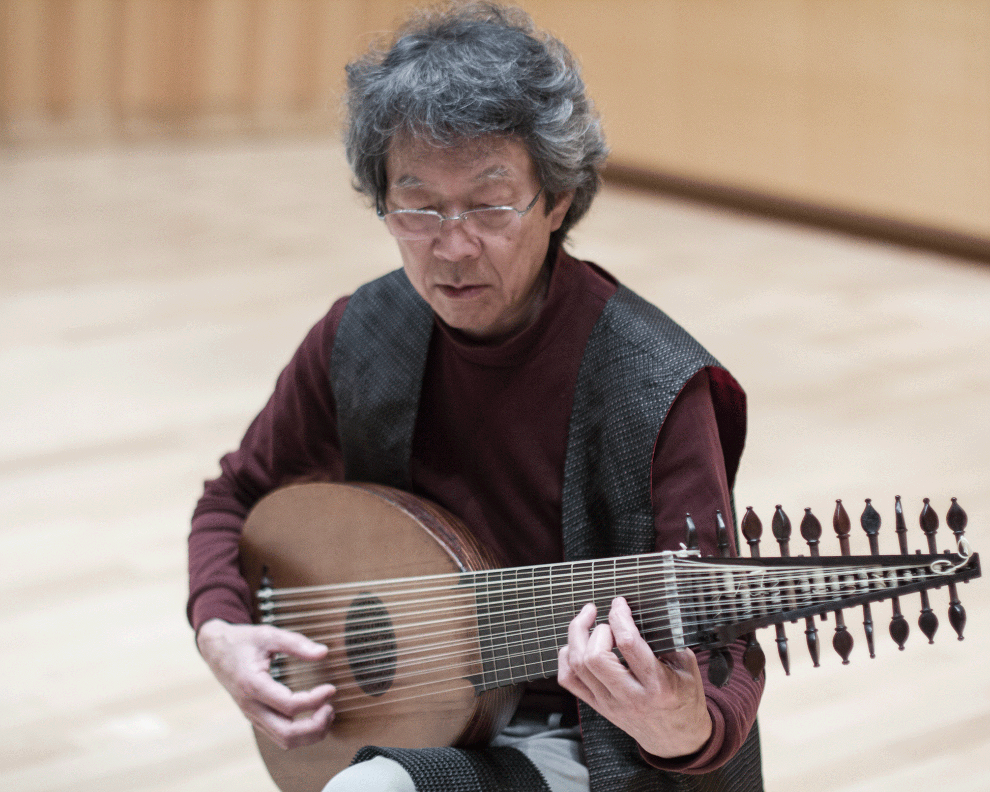 Toyohiko Satoh playing his original Greiff lute from 1611 during the recording sessions of his album "Viennese lute music" in Kirishima, Japan. 