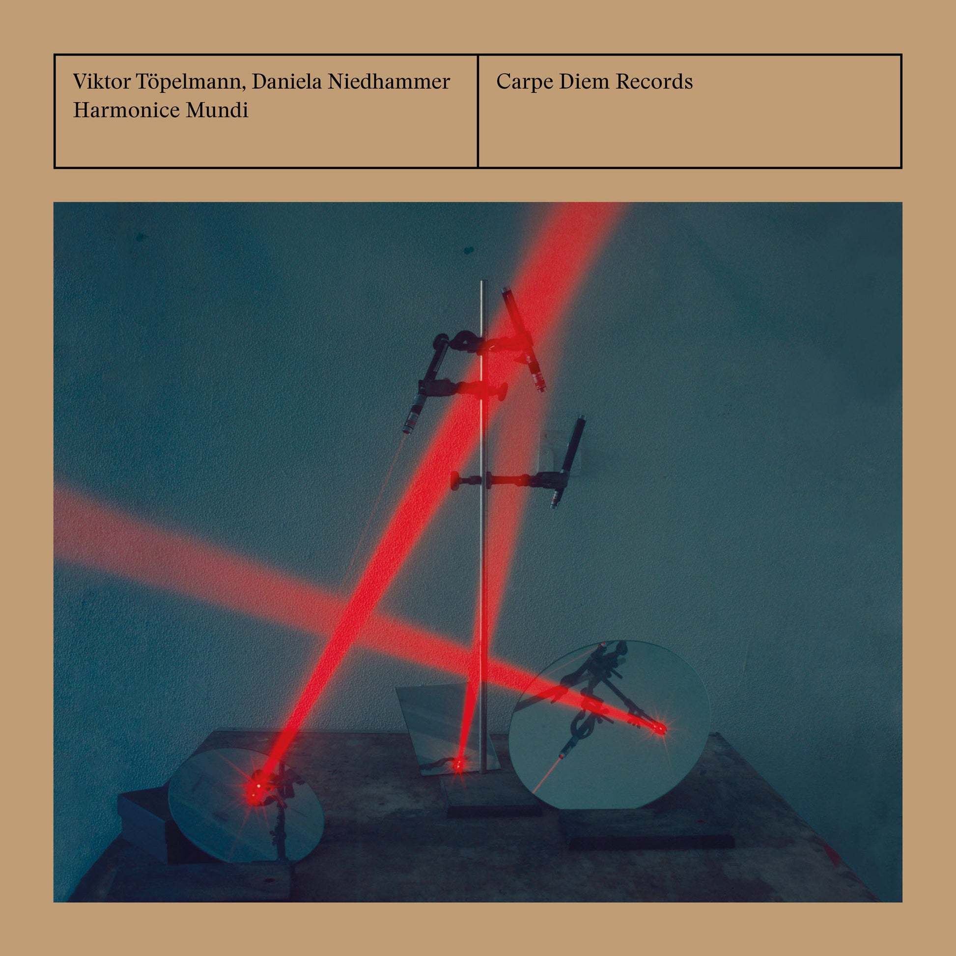 Album cover of "Harmonice mundi" by Viktor Töpelmann with red laser beams and mirrors in an experiment setting. 